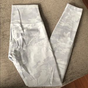Lululemon - Wunder Under High Rise Tight 28”